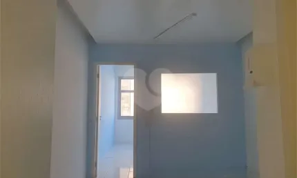 Sala comercial de 02 salas 30,4m² com piso frio e boa iluminação natural Jardim Paulistano Itaim