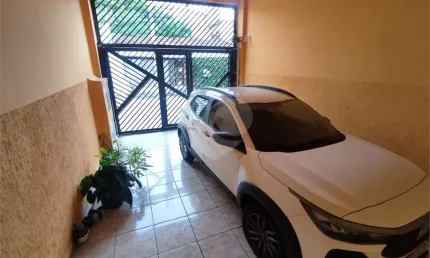 sobrado a 2 km do metro com 3 dormitorios sendo 1 suite e 2 vagas.
