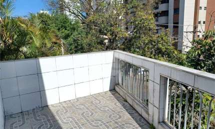 Casa, ótima localização, 02 dormitórios , 2 banheiros, quintal, lavanderia e vaga de garagem