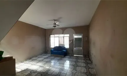 Casa  de  Vila -  100 m2  -  Terreno  48  m2 - 2  dormitorios,  sala,  cozinha,  1 banheiro,  lavand