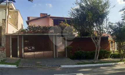 Imóvel localizado no jardim França/barro branco com 3 dorms, senddo 5 vagas