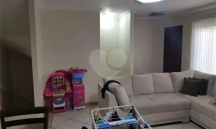 Sobrado 3 dormitórios, 1 suíte, 2 vagas de garagem, 4 banheiros no total