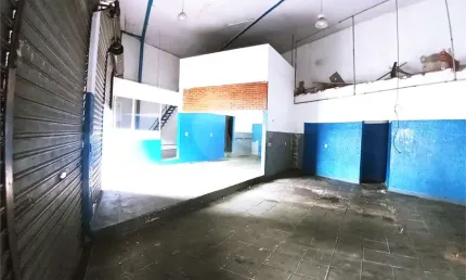 Galpão, com 318m² de área útil, testada de 16,12m, no bairro da Casa Verde