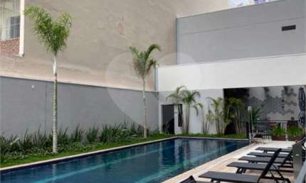 Studio Bem Arejado e luz natural ao dia na Cardeal - Pinheiros, 25m2