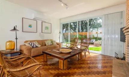 Casa térrea com 4 dormitórios sendo 1 suíte, 4 vagas!