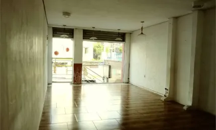 Santana loja de rua = uma casa em baixo com entrada independente