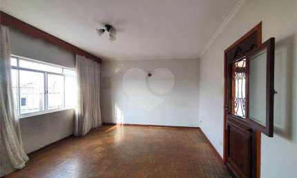 OPORTUNIDADE - Casas e salões para renda na Vila Gustavo