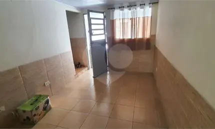 sobrado jardim Tremembé, 2 dts(suíte), sem garagem.
