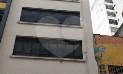 Oportunidade Única: Prédio Comercial no Coração do Centro Histórico de São Paulo