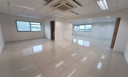Sala comercial - 42m² - 2 banheiros, 1 vaga próximo ao metrô Carandiru e Santana