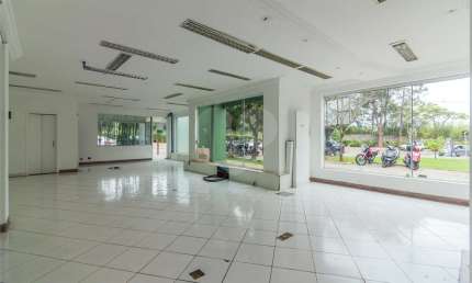 Sobrado comercial para venda em Alphaville, centro comercial!