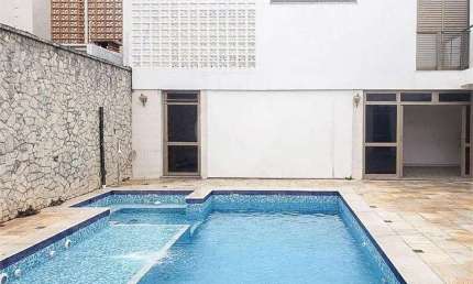Sobrado com 5 Quartos  4 banheiros 1 suite e 4 vagas de garagem