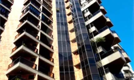 Apartamento Alto Padrão 4 suítes na Rua Dr. Guilherme Cristofel
