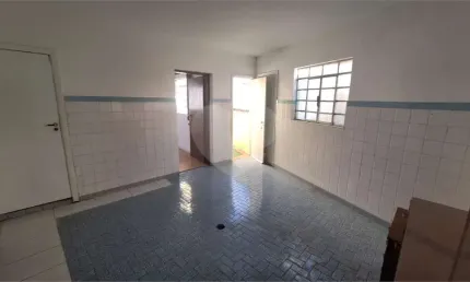 Casa assobrada para renda ou construção de Condomínio