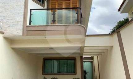 Sobrado com 4 dorms, 2 suítes, 4 vagas, 240m2 no Parque São Domingos