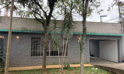 Casa de esquina a venda para moradia ou atividade comercial zoneamento ZCOR1