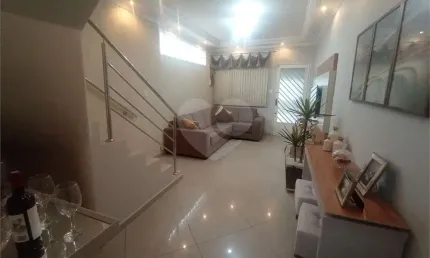 Sobrado para venda 160m2  3 quartos (1 suíte) cozinha, área gourmet 2 vagas cobertas Vila Gustavo.