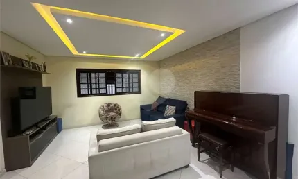 Sobrado para venda com 3 dormitorios sendo 1 suíte e 2 vagas e 2 banheiros