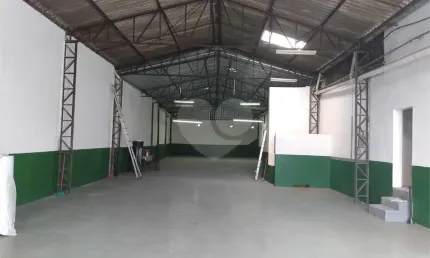 Galpão todo reformado com 445m² localizado na zona sul, entre Jardim da Saúde e Sacomã