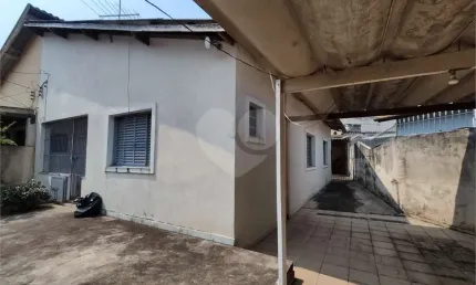 casa terrea com terreno medindo 11.70 de frente com  3 dorms e 3 vagas