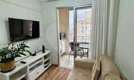 Apartamento na Av Santa Marina no bairro da Água Branca