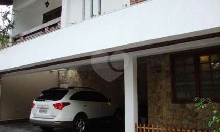 Amplo sobrado para locação em localização nobre da Zona Norte