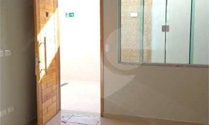 Apartamento de 2 dormitórios em Condomínio Fechado no Parque Vitória.