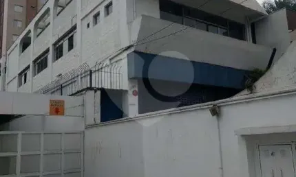 Prédio comercial  com 3 pavimentos com 300 metros por andar
