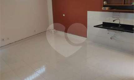 Sobrado em cond fechado, 2 vgs a 500 mt do metrô P. Inglesa.