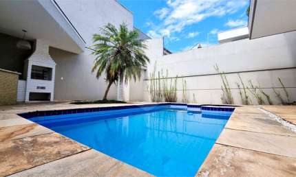 Sobrado com 4 suítes, 5 vagas e Piscina - Palmas do Tremembé