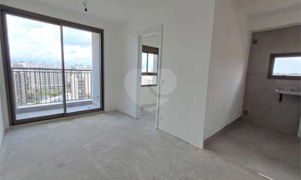 Imóvel 42m² com 2 quartos, sala com varanda envidraçada e lazer completo Campo Belo