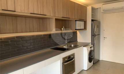 Studio com 27m² composto por banheiro, sala e uma vaga de garagem.
