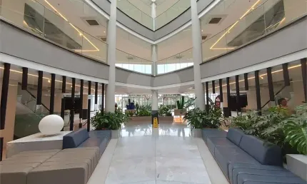 Prédio de alto padrão !!  Ideal para empresas que buscam conforto, praticidade e acessibilidade.