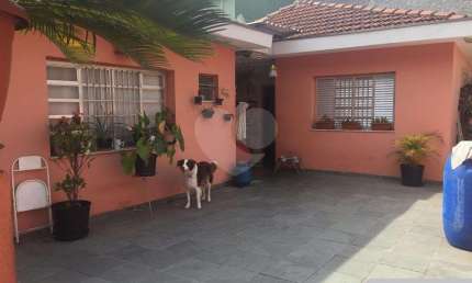 Casa térrea no bairro de Vila Nova Cachoeirinha com 3 dormitórios.