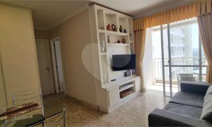Apartamento com 2 dormitórios, 1 suíte,sala com varanda, Barra Funda, SP.