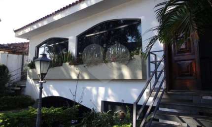 Casa para residência ou serviços. Excelente localização!