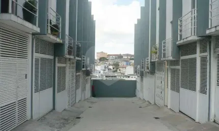 Excelente sobrado em Condomínio Fechado próximo ao Andorinha Hiper Center