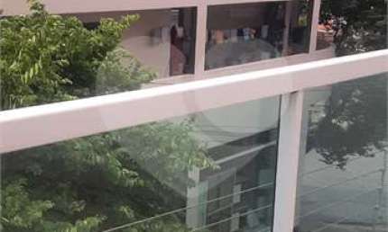 3 dormitórios, 2 suítes, banheiro, sala, cozinha ampla e 2 vagas de garagem