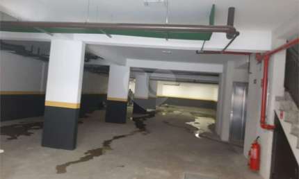 Apartamento COBERTURA com 87m2, 3 quartos, banheiro, sala, cozinha, quintal e 1 vaga