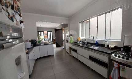 Sobrado 150m 03 Dormit 01 suite, Sala, Cozinha Ampla, 4 wcs, Churrasqueira. 04 vagas.