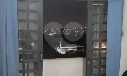 Vendo excelente sobrado de 4 lajes com 4 casas para residencia ou investimento