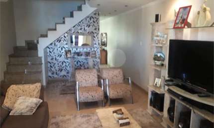 Sobrado excelente ideal para moradia e renda conta com salão na frente mais casa nos fundos