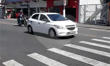 Prédio para alugar na Rua Voluntários da Pátria, 1099, Santana, São Paulo