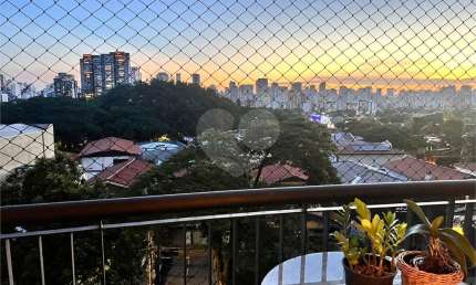 Apartamento com 3 quartos para alugar na Avenida dos Eucaliptos, 165, Moema, São Paulo