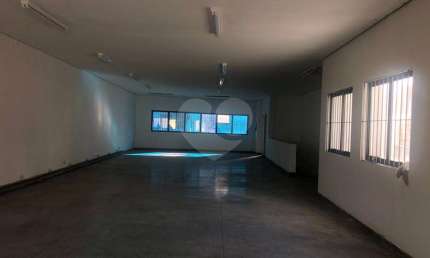 Excelente Prédio comercial próximo de metro, e fácil acesso, para sua comodidade,