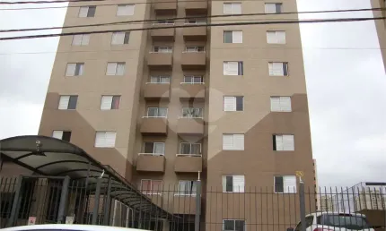 Apartamento no bairro Quitaúna, em Osasco, ótimo local, 3 dormitórios, 1 banheiro. 1 vaga de garagem