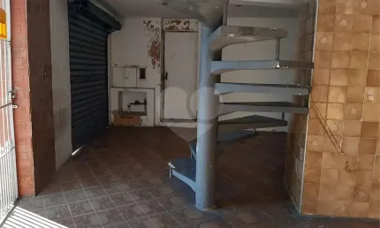Ampla casa, são 189m de construção, 3 quartos, 4 vagas