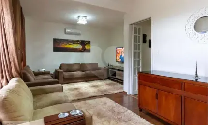 Sobrado à Venda | 250 m² | 4 dormitórios (3 suítes) | 5 vagas em São Miguel Paulista!