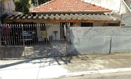Casa antiga com bom terreno para venda no parque edu chaves.