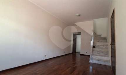 Vende-se:  Sobrado, 100m², dois quartos e duas vagas, na Vila Nova Mazzei!
